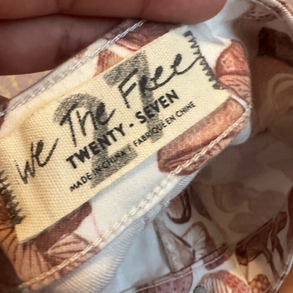 Mushroom float on flares - Picture 7 of 8